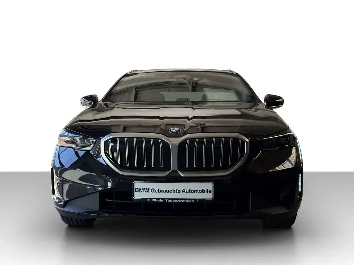 Gebraucht BMW 520 197 PS (144 kW) 2024 Schwarz Kombi