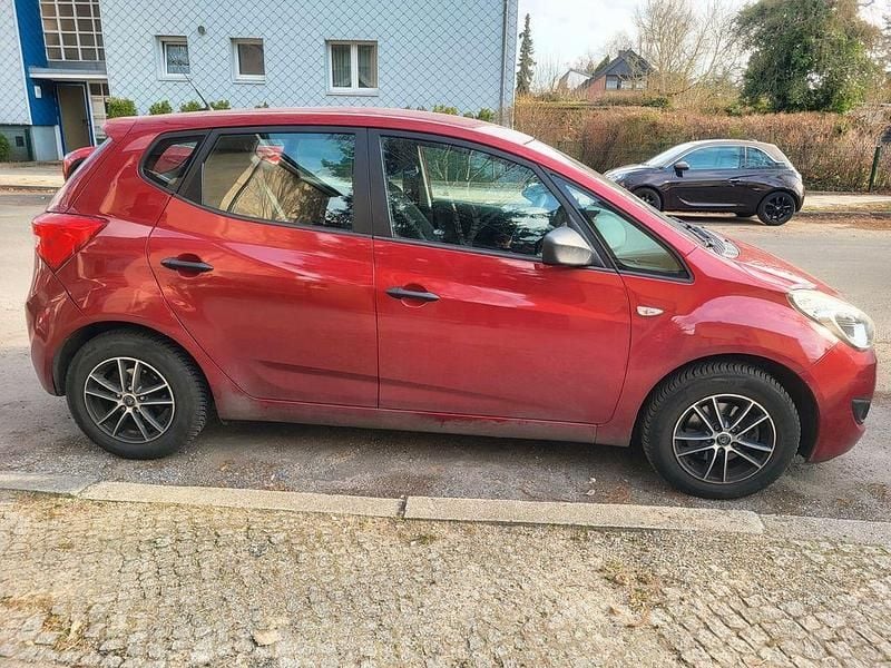 Gebraucht Hyundai ix20 90 PS (66 kW) 2011 Rot Kleinwagen