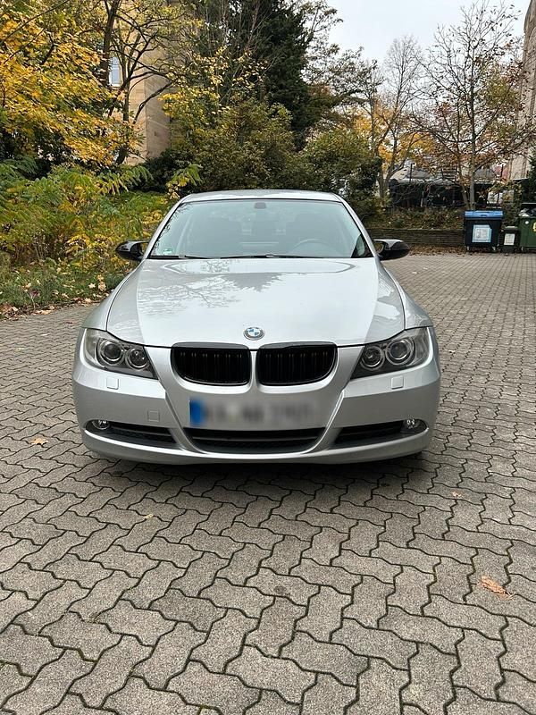 Silber Gebraucht 2005 BMW 320 Limousine | 7.500 € (Teuer) - Bild 1/4