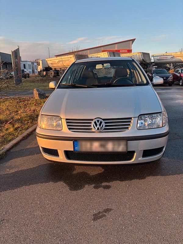 Grau Gebraucht 2000 VW Polo Kleinwagen | 1.800 € - Bild 1/4
