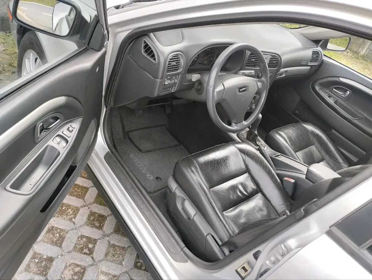 Gebraucht Volvo V40 122 PS (89 kW) 2002 Silber Kombi