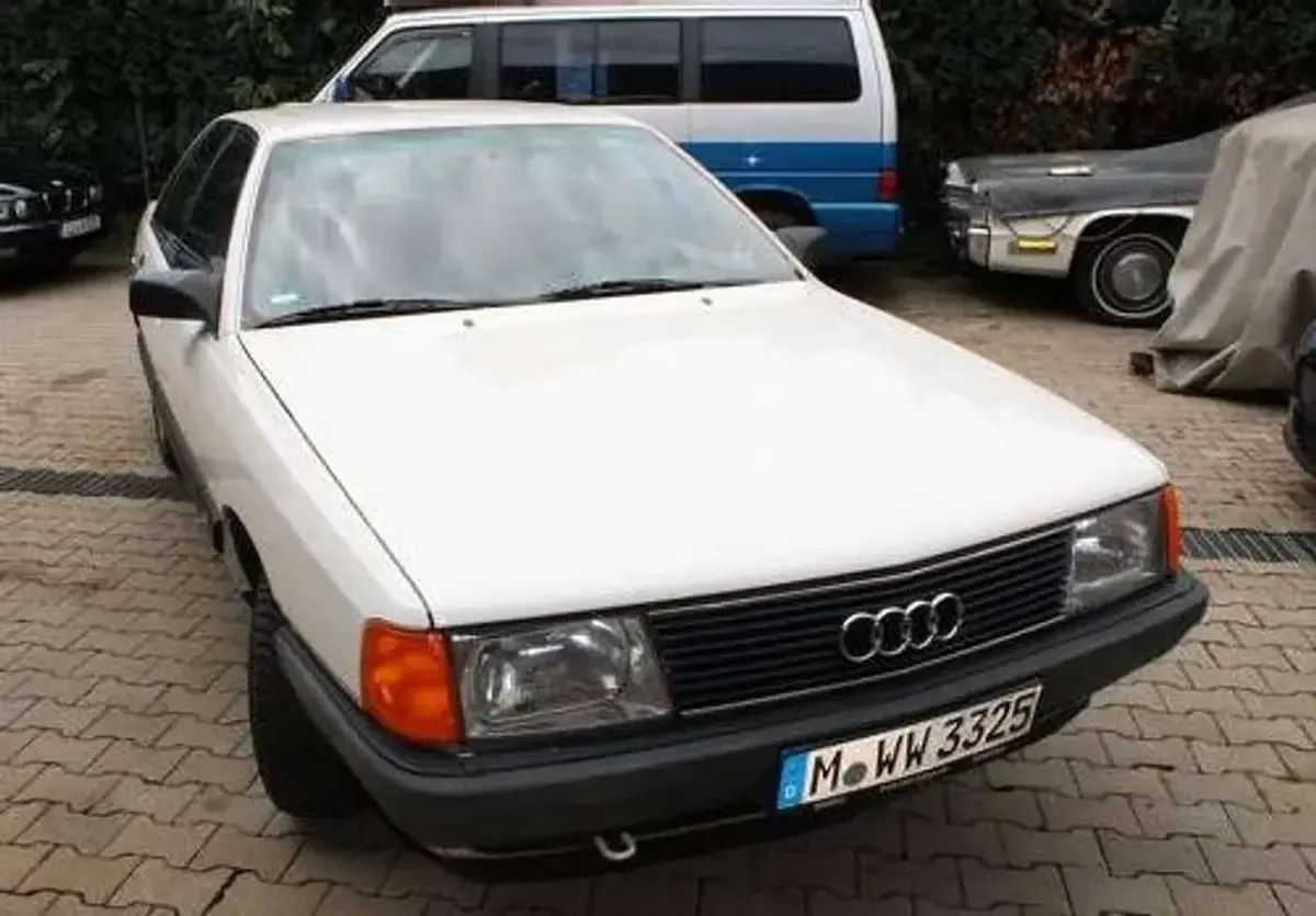 Gebraucht Audi 100 113 PS (83 kW) 1990 Silber Limousine