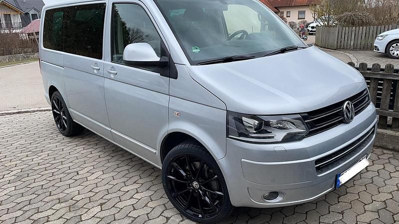 Silber Gebraucht 2011 VW Multivan Highline Van | 19.900 € (Guter Preis) - Bild 1/4