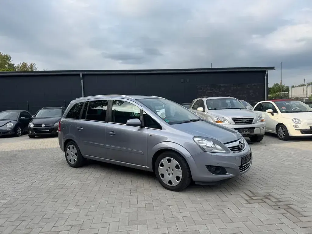 Gebraucht Opel Zafira Innovation 116 PS (85 kW) 2009 Silber Van / Kleinbus