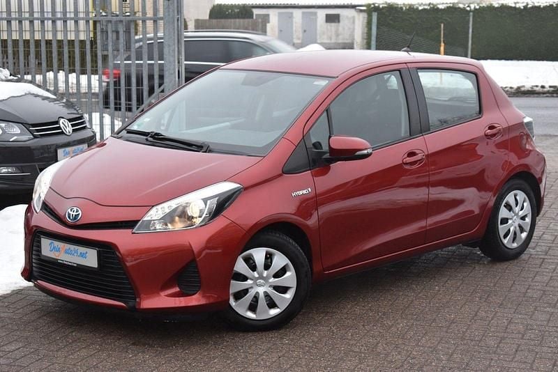 Gebraucht Toyota Yaris Hybrid Life 75 PS (55 kW) 2012 Rot Kleinwagen