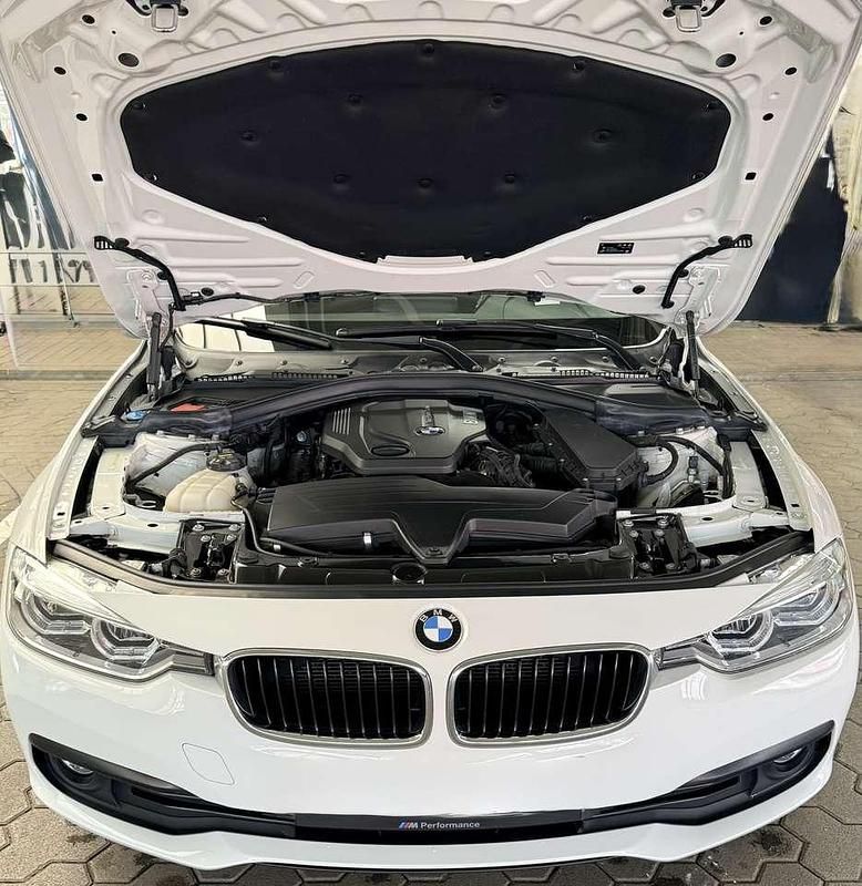 Gebraucht BMW 318 Advantage 150 PS (110 kW) 2019 Weiß Kombi