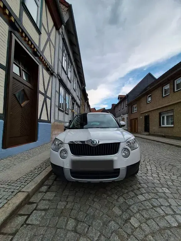 Gebraucht Skoda Yeti Ambition 122 PS (89 kW) 2013 Weiß SUV