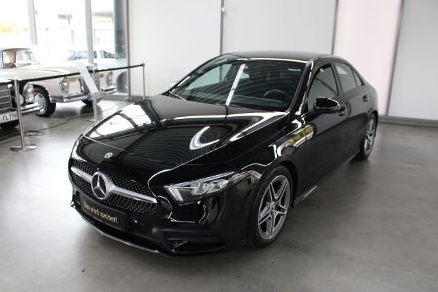 Schwarz , nachtschwarz Gebraucht 2020 Mercedes A200 AMG Limousine | 29.790 € (Etwas zu teuer) - Bild 1/4
