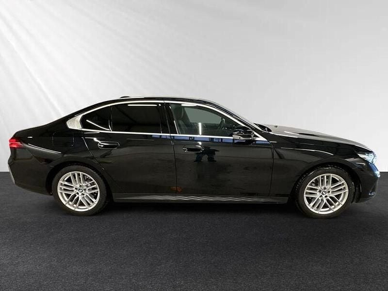Gebraucht BMW 520 Comfort Edition 197 PS (144 kW) 2024 Saphirschwarz Limousine
