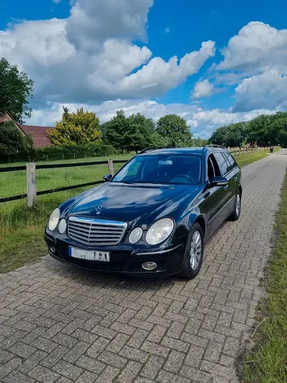 Gebraucht Mercedes E220 Elegance 170 PS (125 kW) 2008 Schwarz Limousine