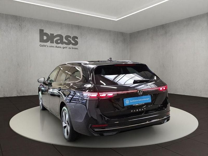 Gebraucht VW Passat Elegance 193 PS (141 kW) 2024 Grenadillschwarz metallic Kombi