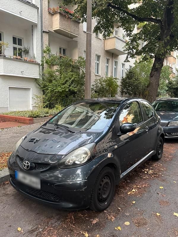 Grau Gebraucht 2006 Toyota Aygo Kleinwagen | 999 € (Guter Preis) - Bild 1/4