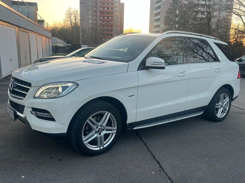Gebraucht Mercedes ML250 204 PS (150 kW) 2012 Weiß SUV