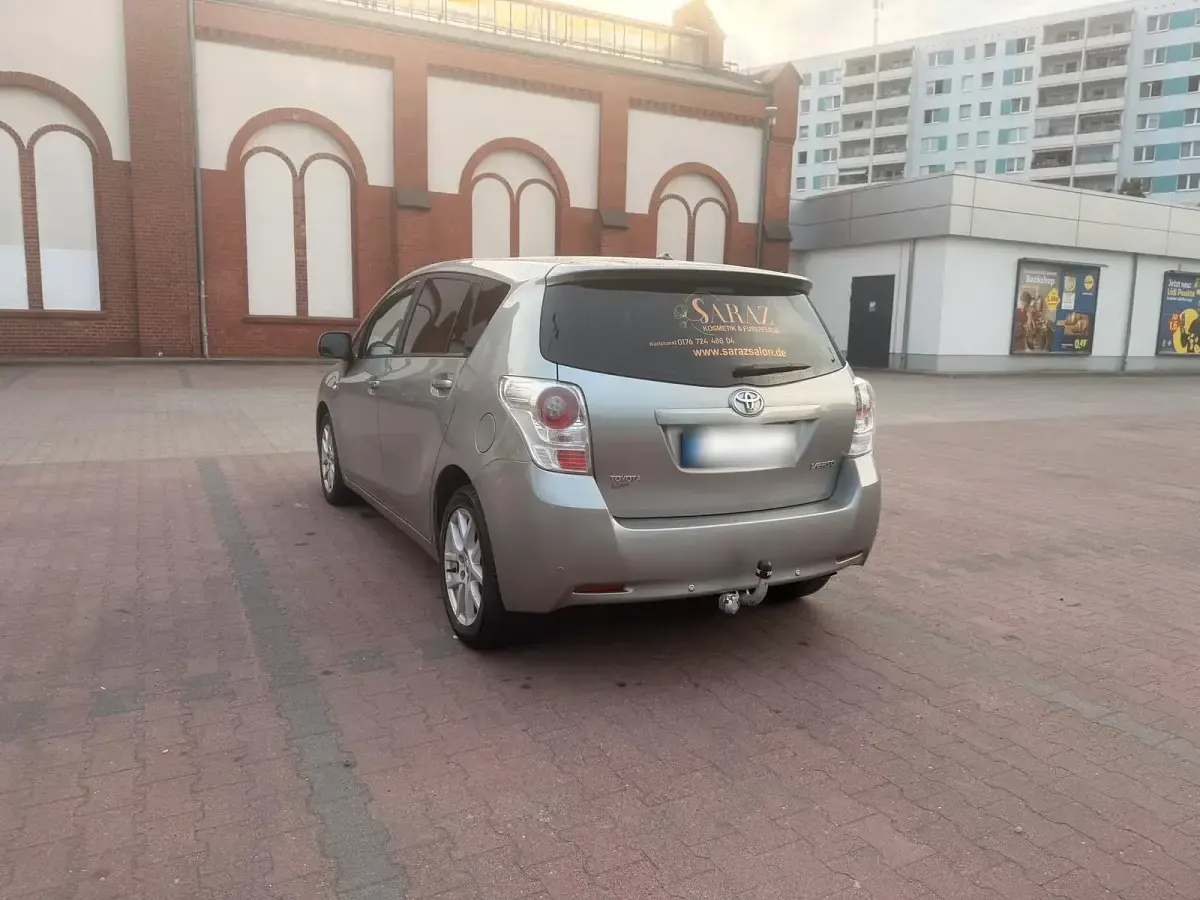 Gebraucht Toyota Verso Executive 126 PS (92 kW) 2012 Grau Van / Kleinbus