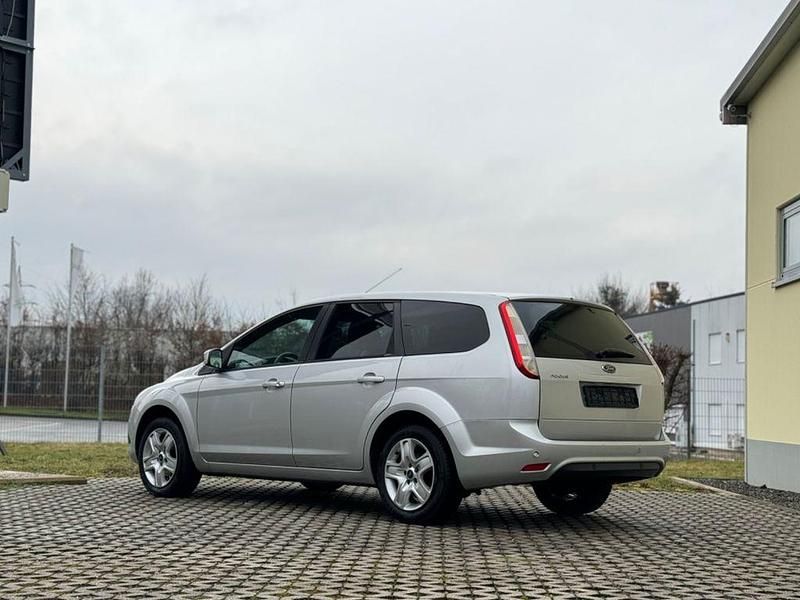 Gebraucht Ford Focus Style 101 PS (74 kW) 2010 Silber Limousine