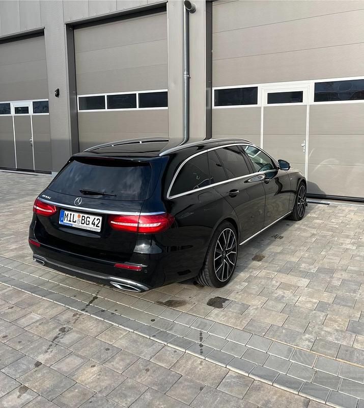 Gebraucht Mercedes E220 194 PS (142 kW) 2018 Schwarz Kombi
