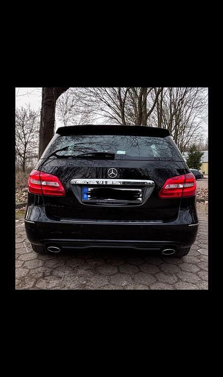 Gebraucht Mercedes B180 109 PS (80 kW) 2012 Schwarz Van / Kleinbus