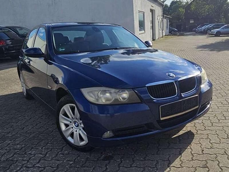 Blau Gebraucht 2006 BMW 318 Limousine | 2.599 € (Fairer Preis) - Bild 1/4