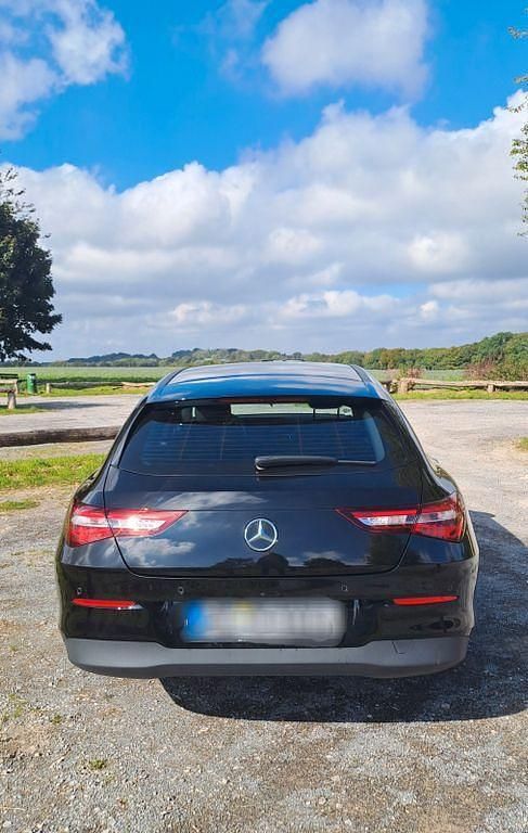 Schwarz Gebraucht 2022 Mercedes CLA180 Shooting Brake Kombi | 20.200 € (Superpreis) - Bild 1/4