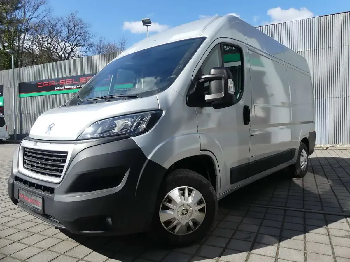 Gebraucht Peugeot Boxer Premium 140 PS (102 kW) 2020 Gris aluminium (metallic) Van
