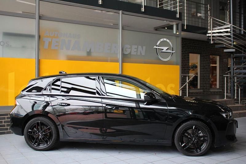 Gebraucht Opel Astra Elegance 150 PS (110 kW) 2022 Diamant schwarz/karbon schwarz Limousine