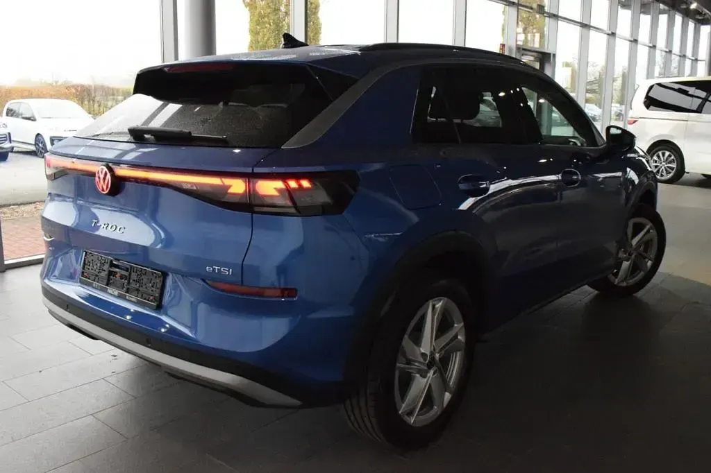 Neu VW T-Roc Life 150 PS (110 kW) 2026 Blau SUV