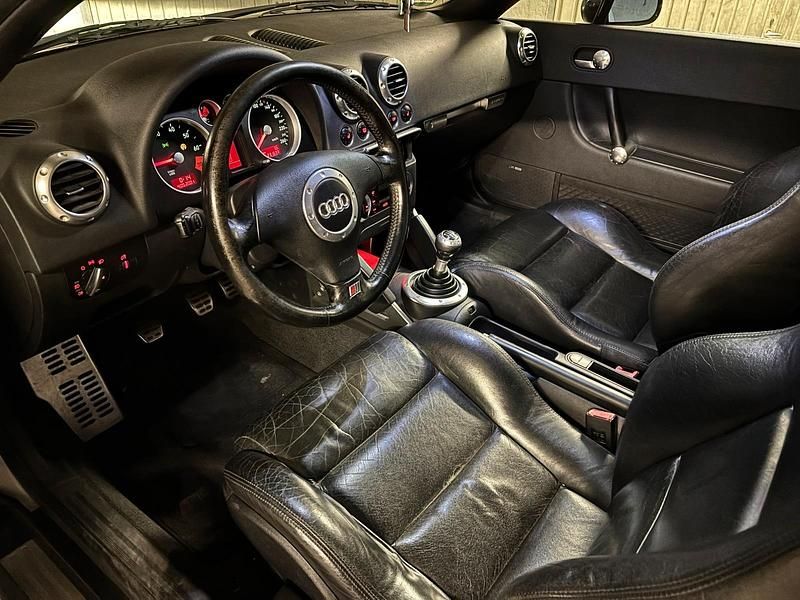 Second-hand Audi TT 180 CP (132 kW) 1999 Argintiu Coupe