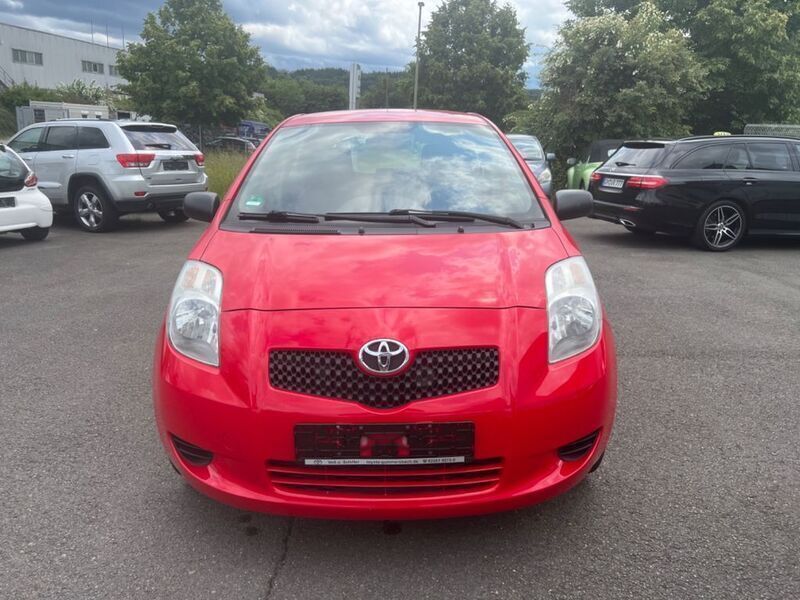 Rot Gebraucht 2007 Toyota Yaris Cool Limousine | 2.650 € (Fairer Preis) - Bild 1/4