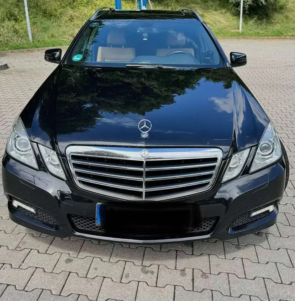 Gebraucht Mercedes E250 Elegance 204 PS (150 kW) 2010 Schwarz Limousine