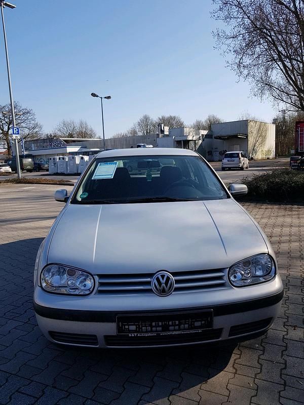 Gebraucht VW Golf IV 100 PS (73 kW) 1998 Silber Kleinwagen