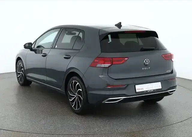 Gebraucht VW Golf VIII Move 150 PS (110 kW) 2023 Grau Limousine