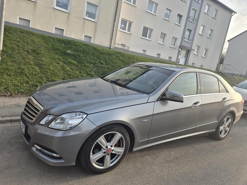 Gebraucht Mercedes E200 136 PS (100 kW) 2012 Grau Limousine