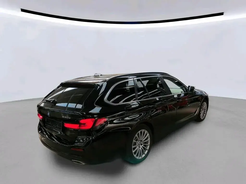 Gebraucht BMW 530e Sport Line 292 PS (214 kW) 2023 Schwarz Kombi