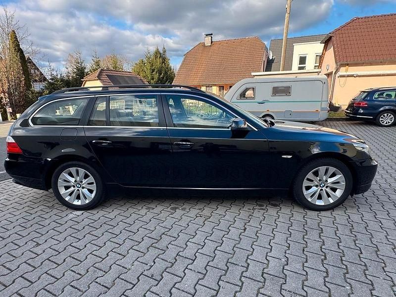 Gebraucht BMW 523 Advantage 190 PS (139 kW) 2009 Schwarz Kombi