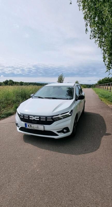 Weiß Gebraucht 2024 Dacia Sandero Journey Kleinwagen | 16.000 € (Guter Preis) - Bild 1/4