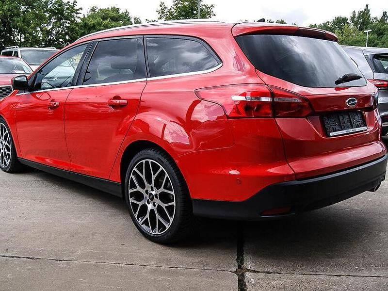 Gebraucht Ford Focus Titanium 182 PS (133 kW) 2016 Rot Kombi