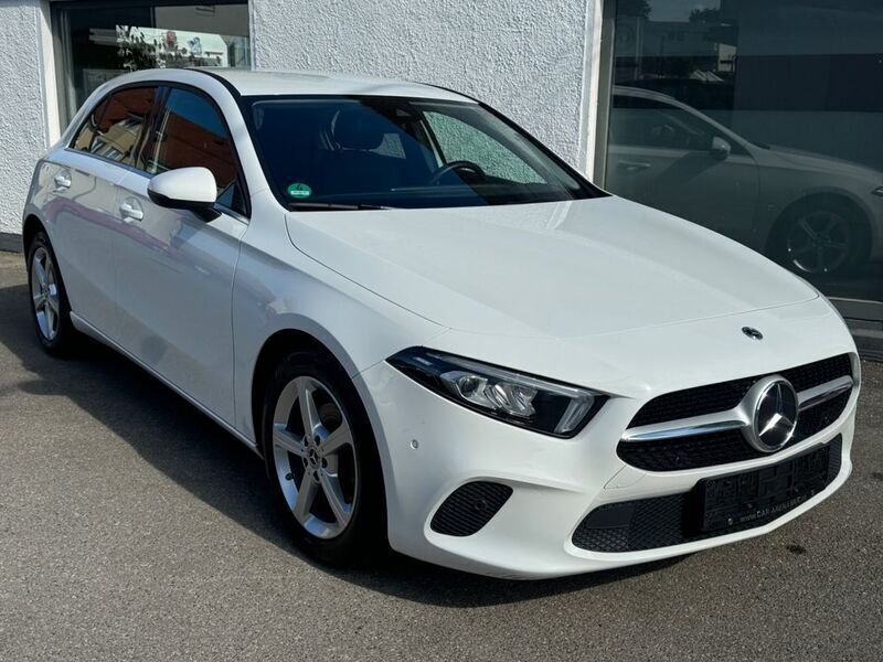 Weiß Gebraucht 2020 Mercedes A180 Limousine | 24.490 € (Etwas zu teuer) - Bild 1/4