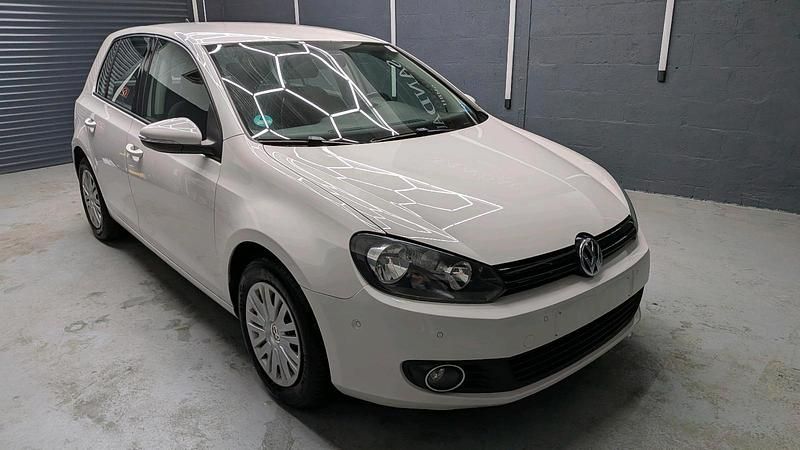 Gebraucht VW Golf VI Trendline 105 PS (77 kW) 2010 Weiß Kleinwagen