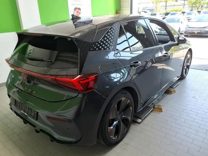 Second-hand Cupra Born 150 kW (204 CP) 2024 Gri Hatchback