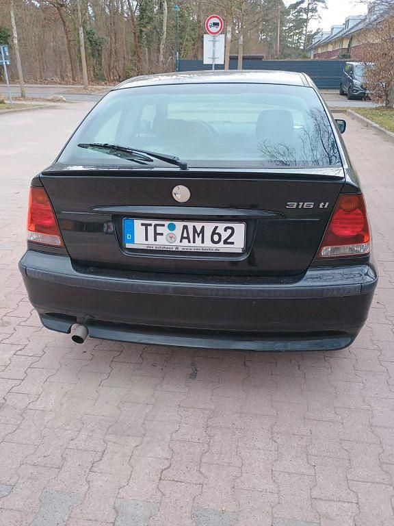 Gebraucht BMW 316 116 PS (85 kW) 2003 Schwarz Limousine