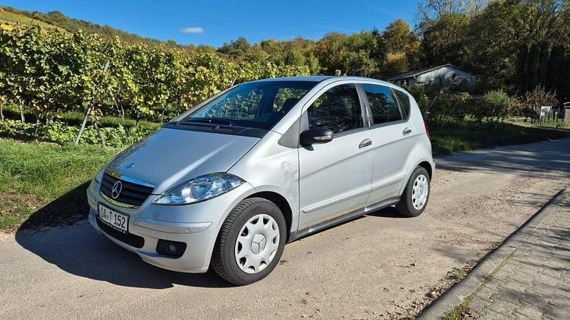 Silber Gebraucht 2005 Mercedes A150 Classic Van / Kleinbus | 1.300 € (Fairer Preis) - Bild 1/4