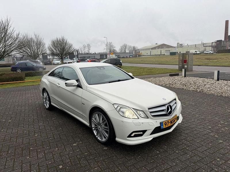 Gebraucht Mercedes E350 Elegance 294 PS (216 kW) 2009 Weiß Coupé