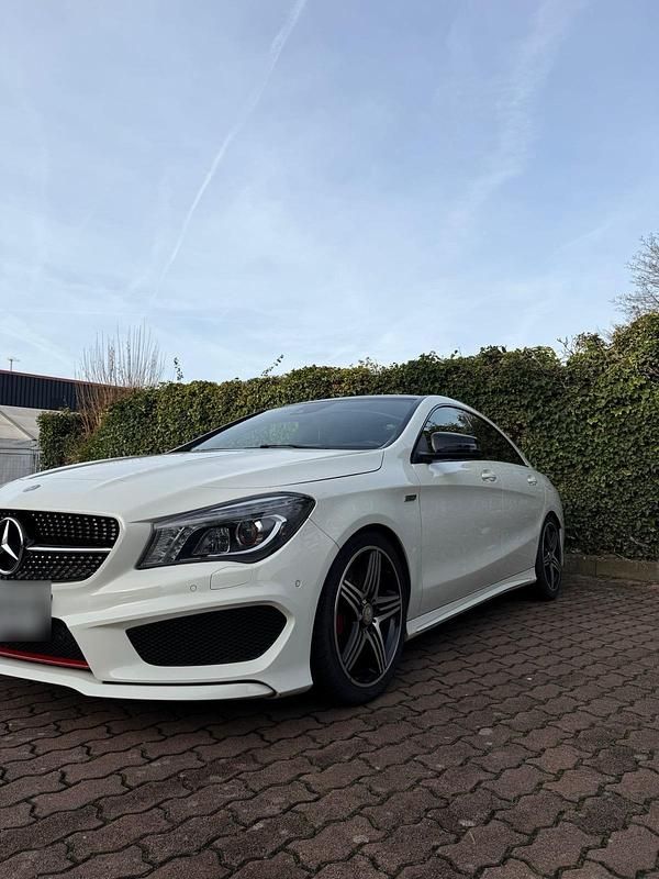 Gebraucht Mercedes CLA250 218 PS (160 kW) 2016 Weiß Limousine