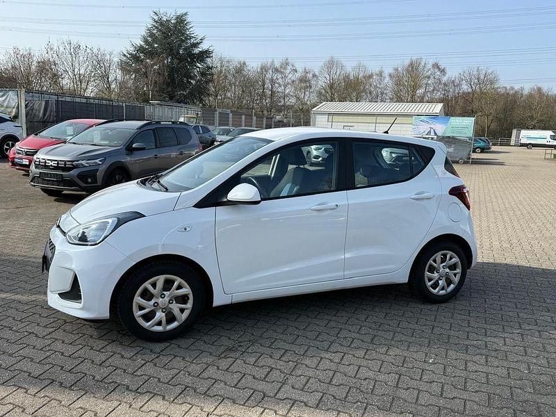 Gebraucht Hyundai i10 67 PS (49 kW) 2017 Weiß Kleinwagen