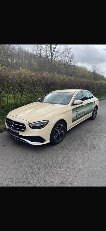 Gebraucht Mercedes E220 194 PS (142 kW) 2022 Beige Limousine