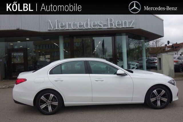 Unilack polarweiß Gebraucht 2023 Mercedes C180 Avantgarde Limousine | 35.980 € (Fairer Preis) - Bild 1/4