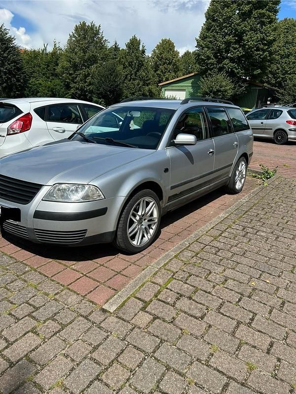 Silber Gebraucht 2001 VW Passat Kombi | 799 € (Superpreis) - Bild 1/4