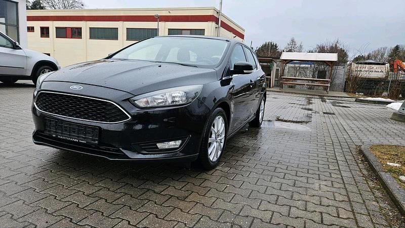 Gebraucht Ford Focus 101 PS (74 kW) 2017 Schwarz Kombi