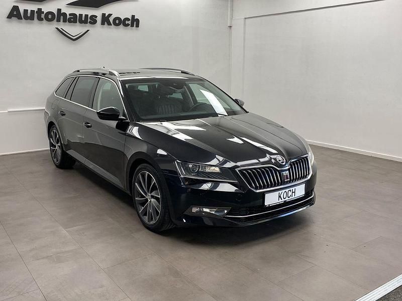 Schwarzmagic perleffekt Gebraucht 2019 Skoda Superb LAURIN & KLEMENT Kombi | 24.900 € (Guter Preis) - Bild 1/4