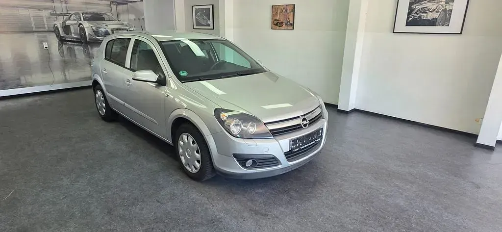 Gebraucht Opel Astra Edition 105 PS (77 kW) 2006 Silber Limousine
